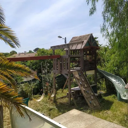 Plain-pied Avec Piscine Californienne Privee