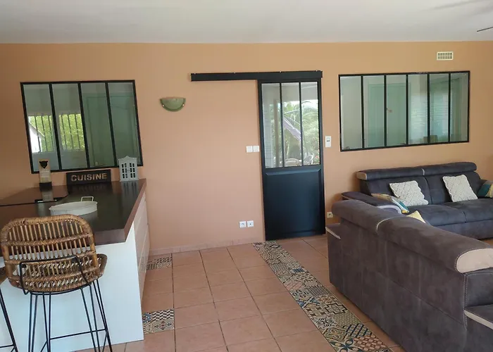 Plain-pied Avec Piscine Californienne Privee *