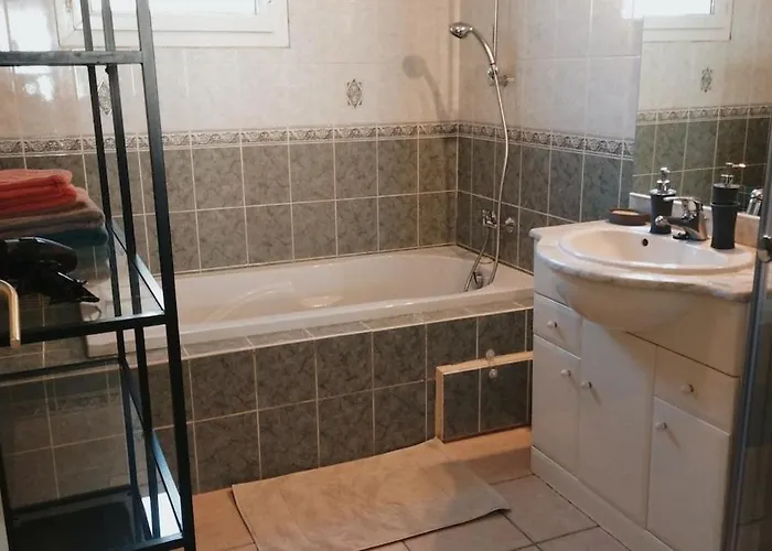 Plain-pied Avec Piscine Californienne Privee *
